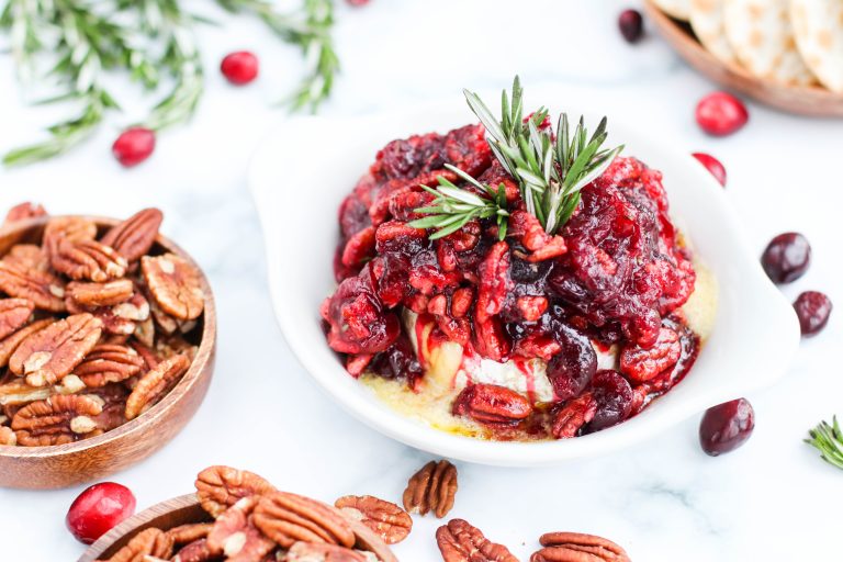 Baked brie with pecan and cranberries