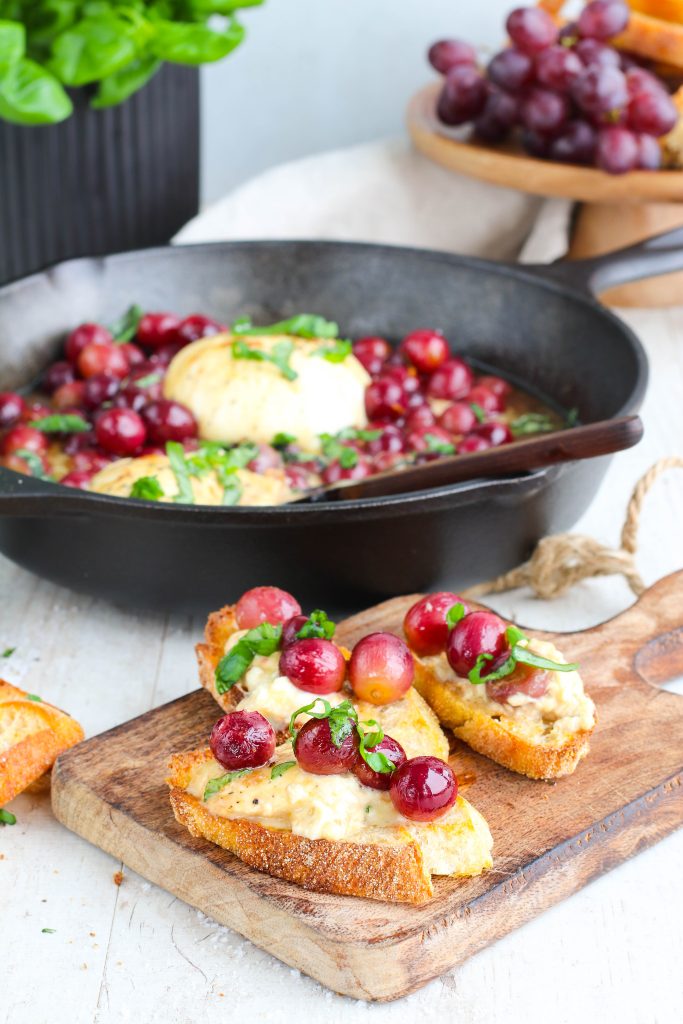 Bökuð vínber með burrata osti