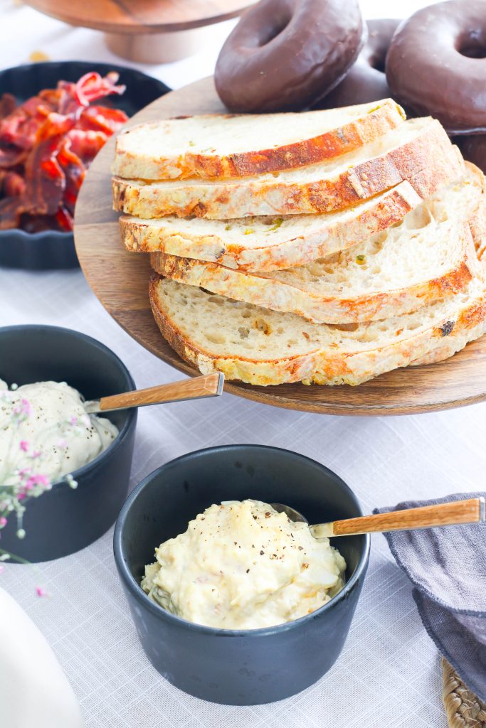 súrdeigsbrauð og salat