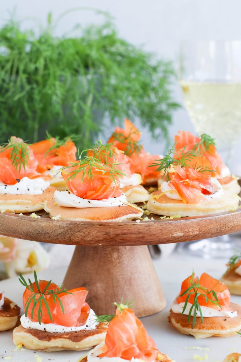 Blinis með reyktum laxi
